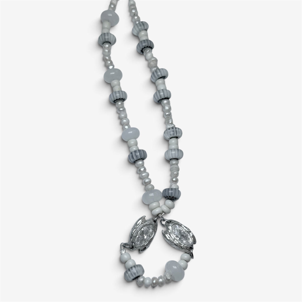 Cloud Bead Necklace, collar con cuentas de vidrio y dije de plata de ley 925