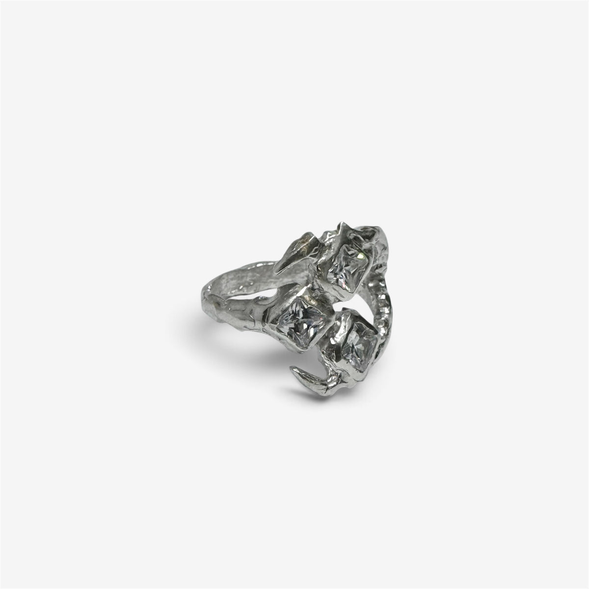 Drak, joya de plata de ley 925 hecha a mano por ORAM Studio